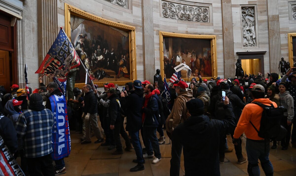 bạo loạn cánh tả kêu gọi xông vào điện Capitol