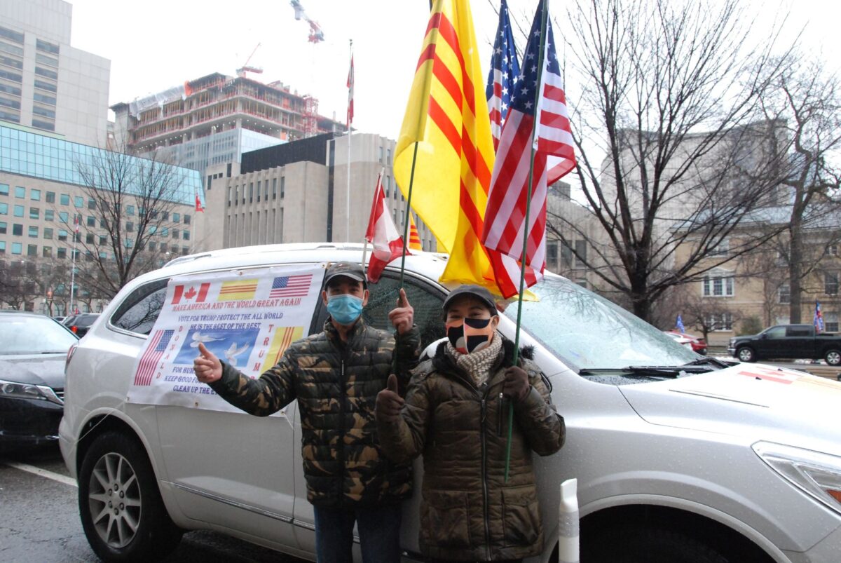 Diễn hành xe hơi ủng hộ TT Trump ở Toronto