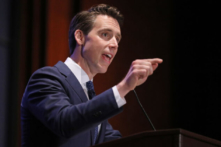 Ý kiến: Khen ngợi ông Josh Hawley