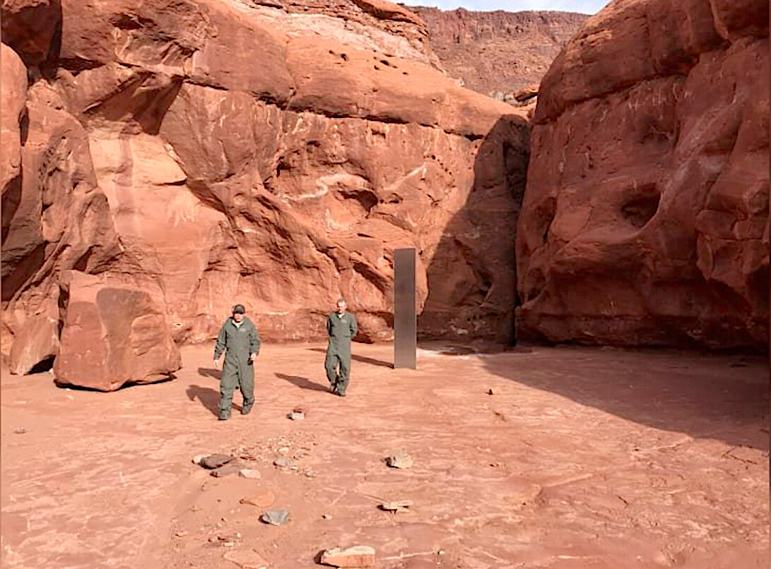 phát hiện ra khối kim loại bí ẩn giữa sa mạc Utah