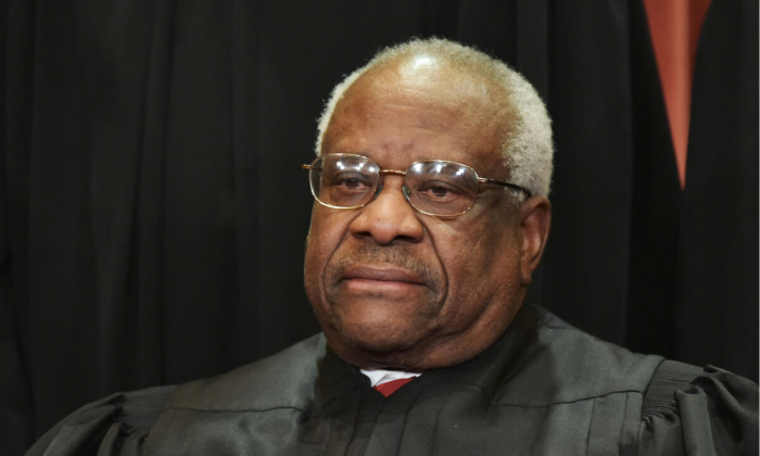 Thẩm phán Clarence Thomas bất đồng với Tối cao Pháp viện về vụ kiện bầu cử: “Chúng ta cần làm rõ ràng”