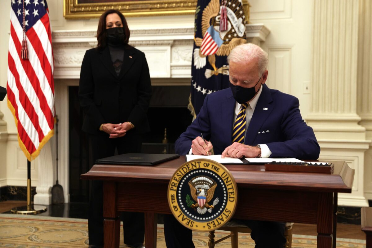 joe biden ký lệnh hành pháp