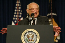 Để bảo vệ thị trường tự do, phải kiềm chế quyền lực doanh nghiệp