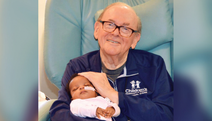 Người đàn ông dành 14 năm để an ủi những đứa trẻ sinh non đã qua đời vì ung thư