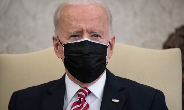 TT Biden trao đổi với Thống đốc Texas về việc chính phủ liên bang hỗ trợ ứng phó với cơn bão