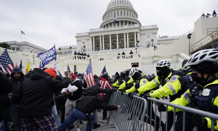 cáo buộc chống lại người biểu tình tại Điện Capitol