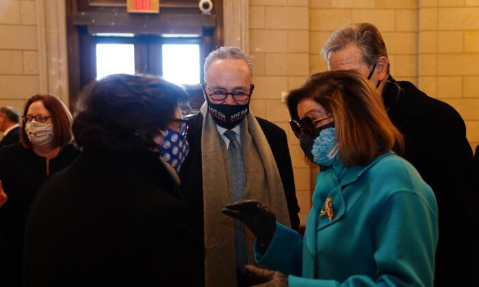 Bà Pelosi, ông Schumer trình nghị quyết để ĐDC thông qua gói cứu trợ mà không có sự ủng hộ của ĐCH