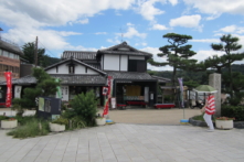 Bí quyết của 33,000 cửa hàng có tuổi đời hàng thế kỷ tại Nhật Bản