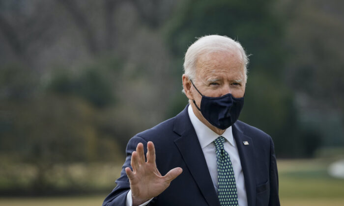 Chuyên gia: Chính phủ ông Biden ‘không hành động đủ nhanh’ để chống lại Trung Cộng