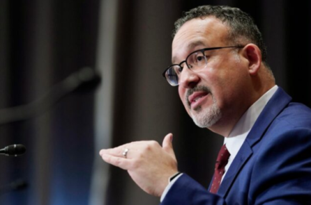 Chính phủ TT Biden hủy bỏ chính sách của cựu TT Trump, xóa 1 tỷ USD trong khoản nợ sinh viên liên bang