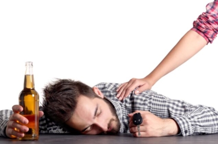 Lạm dụng rượu trong thời gian đại dịch tạo ra làn sóng nhập viện vì bệnh gan