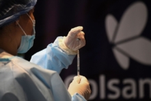 Trung Quốc nới lỏng quy định về thị thực nhằm dụ dỗ du khách sử dụng vaccine nội địa