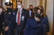 Thượng viện thông qua gói cứu trợ 1.9 nghìn tỷ USD của TT Biden, Phó TT Harris bỏ lá phiếu định đoạt