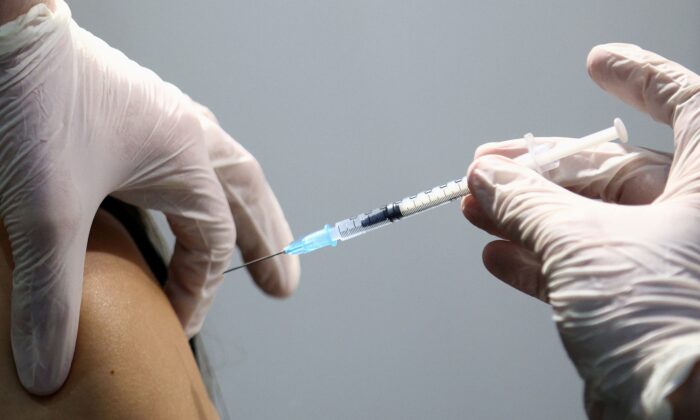 đông máu sau khi chích vaccine Pfizer