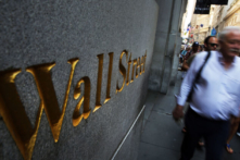 Trốn chạy khỏi sự kiểm soát hay tìm cách huy động vốn? Các công ty Trung Quốc đổ bộ vào thị trường chứng khoán Hoa Kỳ