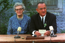 Sự trỗi dậy của ‘Fed Ed’ hủy hoại nền giáo dục chân chính