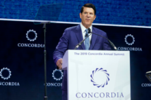 Các nhà đầu tư Hoa Kỳ cần ngừng tài trợ vốn cho ‘Công ty Trung Quốc’ để chấm dứt nạn diệt chủng của Trung Cộng