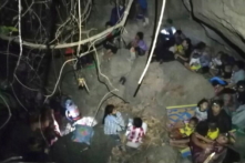 Hàng nghìn người chạy trốn đến Thái Lan sau khi quân đội Miến Điện không kích các ngôi làng