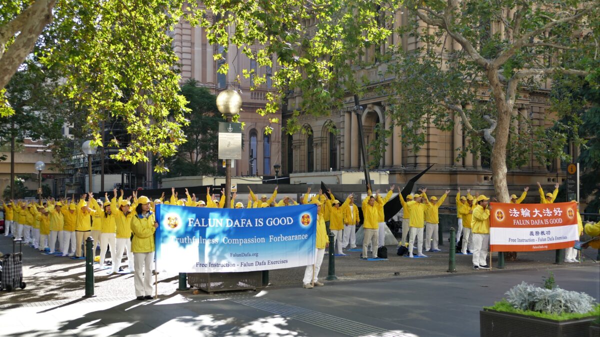 ‘Chúng tôi rất chào đón các bạn’: Mít tinh tại Sydney vinh danh cuộc thỉnh nguyện tại Bắc Kinh vào tháng 04 năm 1999