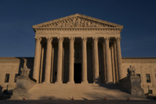 Tối cao Pháp viện ra phán quyết FCC có thể nới lỏng các quy định về quyền sở hữu phương tiện truyền thông