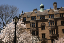 Đại học Yale, Đại học Columbia bắt buộc chích ngừa virus Trung Cộng cho sinh viên