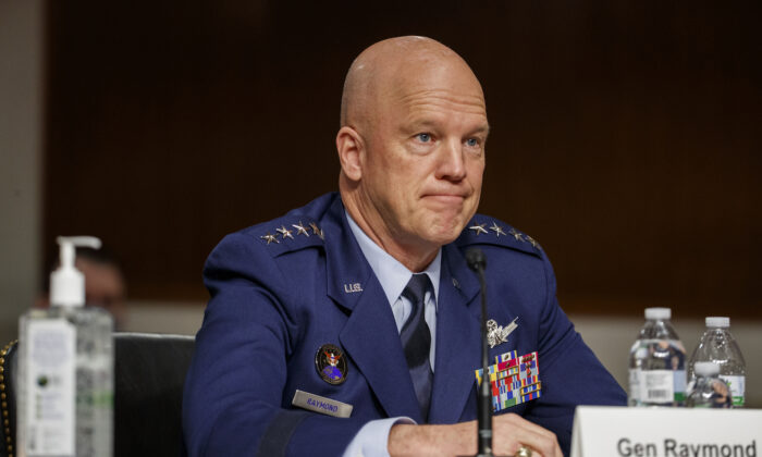 Tướng Lực lượng Không gian: Vệ tinh GPS của quân đội Hoa Kỳ bị tia laze của Trung Quốc đe dọa
