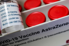 Vương quốc Anh: Số ca tử vong do biến chứng đông máu sau khi chích vaccine AstraZeneca tăng lên 41