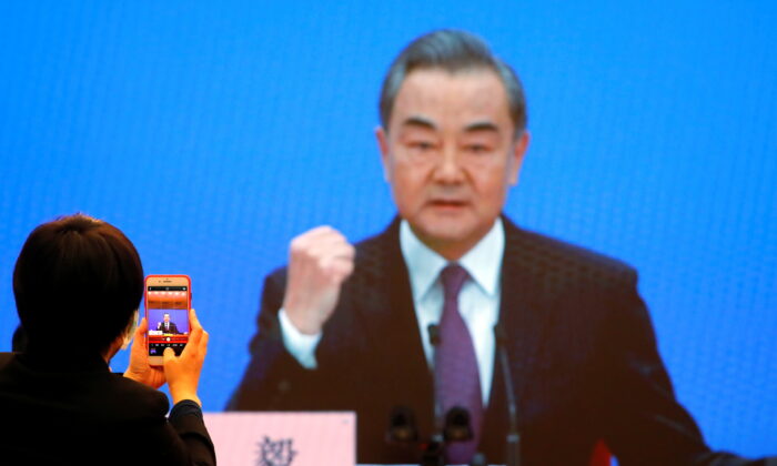 Các nhà ngoại giao ‘chiến lang’ của Trung Quốc tiến hành chiến tranh chính trị chống lại phương Tây