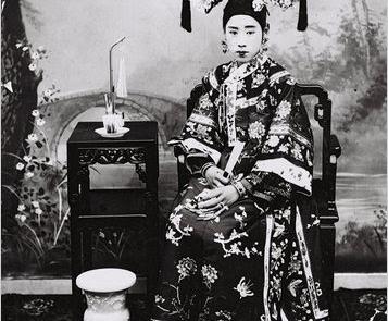 Chân dung người phụ nữ Mãn Châu