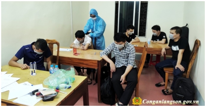 Nhập cảnh trái phép tại Việt Nam: Khởi tố 3 tài xế chở 140 người Trung Quốc xuất cảnh trái phép