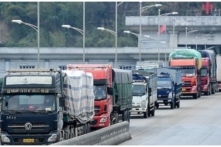 Việt Nam: Hàng triệu tấn hàng sang Trung Quốc gặp khó, Hà Nội hoàn trả 2 lô vaccine, Sài Gòn chính thức hoãn dạy trực tiếp với HS lớp 1