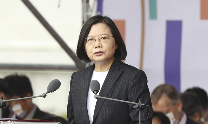 Quan chức Đài Loan trước mối đe dọa xâm lược của Trung Quốc: “Vì có dân chủ … Chúng tôi không cô đơn”