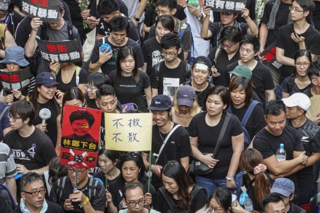 Hồng Kông thông qua luật nhập cư có thể cấm mọi người rời khỏi thành phố