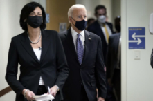 CDC: Người lớn chích ngừa đủ liều ít có khả năng nhập viện hơn nhiều