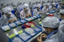 Lực lượng lao động nhanh chóng giảm sút sẽ làm lung lay vị thế là nhà xưởng thế giới của Trung Quốc