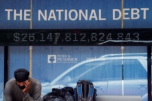Nợ quốc gia của Hoa Kỳ thực sự vượt quá 123 ngàn tỷ USD, hay gần 800 ngàn USD cho mỗi người nộp thuế