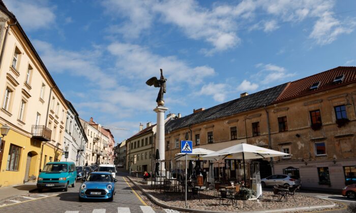 Lithuania đối đầu với Trung Cộng