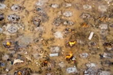 Trong nguy khốn, chúng ta nhận ra ai là bạn của mình