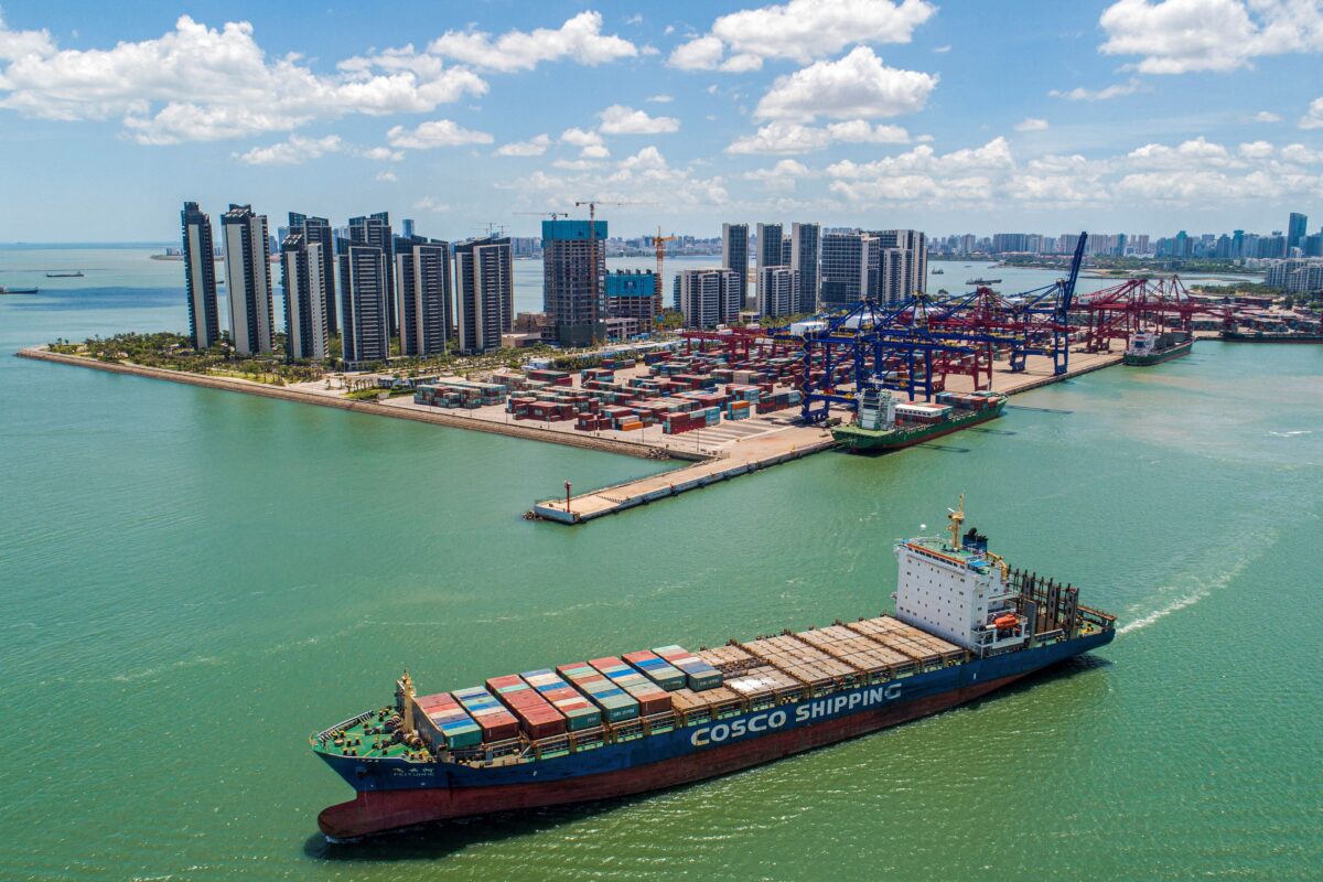 Dường như Trung Quốc chưa bao giờ rời bỏ mô hình phát triển cũ, phụ thuộc xuất cảng