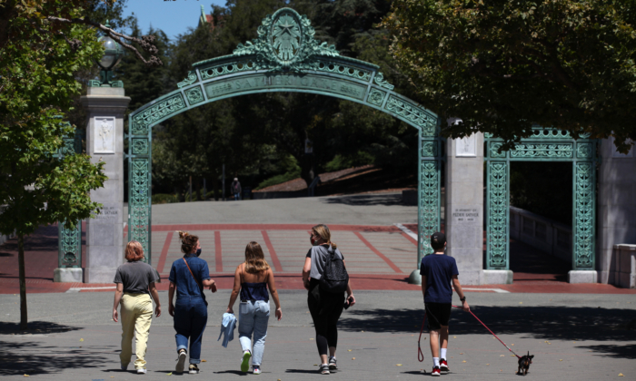 Hệ thống Đại học California sẽ không dùng điểm SAT và ACT để xét tuyển sinh viên