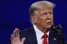 Ông Trump tuyên bố Bitcoin là ‘trò lừa đảo’ đe dọa vai trò là đồng tiền dự trữ của USD