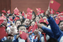 Cổ phiếu giáo dục Trung Quốc lao dốc khi Bắc Kinh tuyên bố sẽ nhúng tay vào hoạt động của các trường tư thục