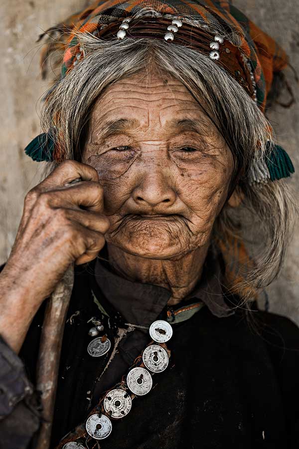 Nhiếp ảnh gia đi xuyên Việt Nam để bảo tồn di sản của 54 dân tộc thiểu số qua hình ảnh