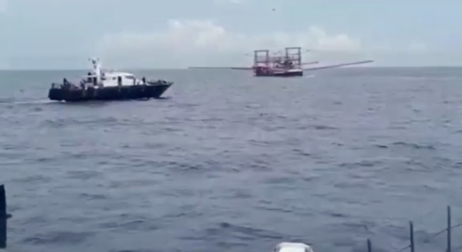Philippines rút tàu khỏi vùng biển tranh chấp