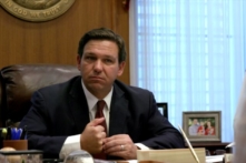 Thống đốc Florida Ron DeSantis ám chỉ về tương lai chính trị: ‘Tôi chỉ mới bắt đầu chiến đấu’