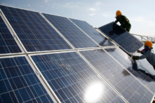 Tham vọng năng lượng mặt trời của Biden xung đột với những khiếu nại về lao động cưỡng bức của Trung Quốc