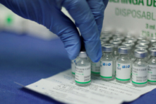 Việt Nam tiếp tục ‘Đàm phán’ để có thêm vaccine từ các nước, Tp HCM phản hồi việc Hải Phòng mượn 500,000 liều Sinopharm