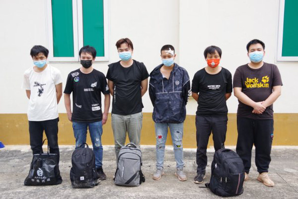 Nhập cảnh trái phép tại Việt Nam: Khởi tố 3 tài xế chở 140 người Trung Quốc xuất cảnh trái phép