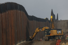 Chính phủ ông Biden hủy bỏ các dự án tường biên giới do quân đội tài trợ