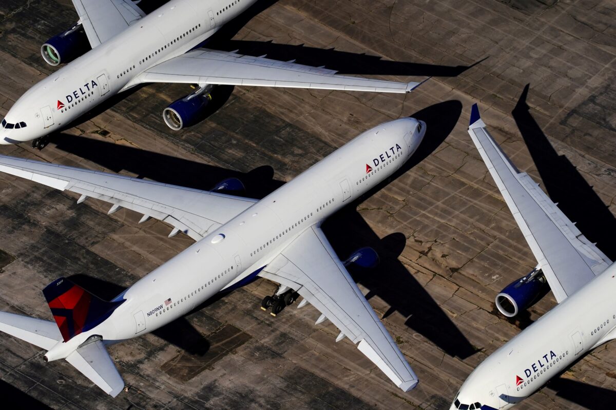 Hãng hàng không Delta Air Lines yêu cầu nhân viên mới chích ngừa vaccine COVID-19